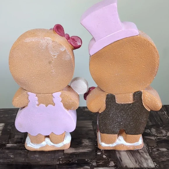 ❌SOLD❌Cupcakes & Cashmere Gingerbread Couple Figurines Christmas Decor, Shimmery - Picture 9 of 11